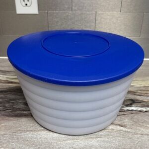 TUPPERWARE SALAD SPINNER